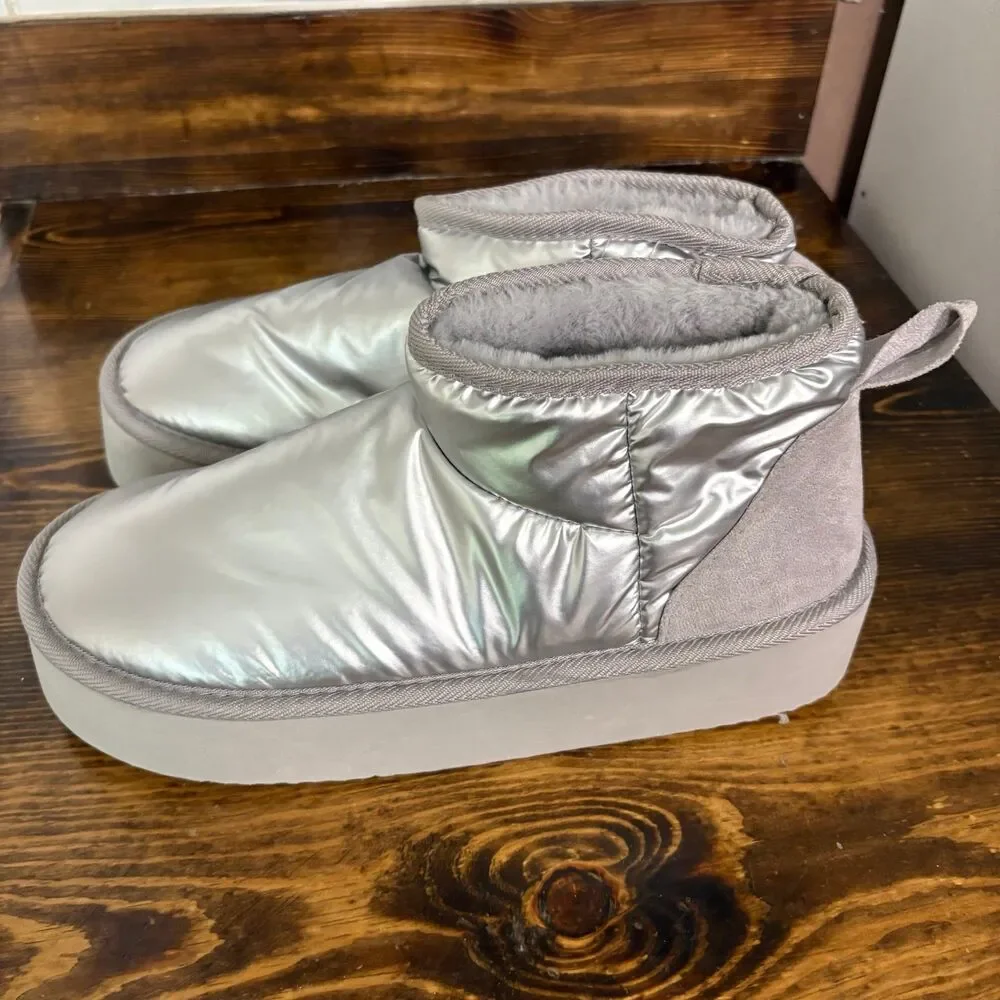 Steve Madden‎ Silver Metallic Puffer Boot Size 9/10